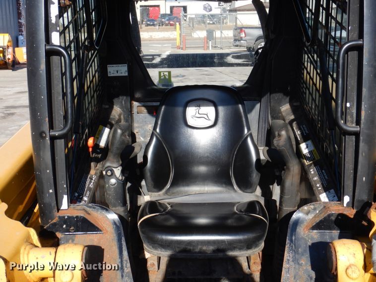 image for item IM9785 2004 John Deere 250 Series II  skid steer loader