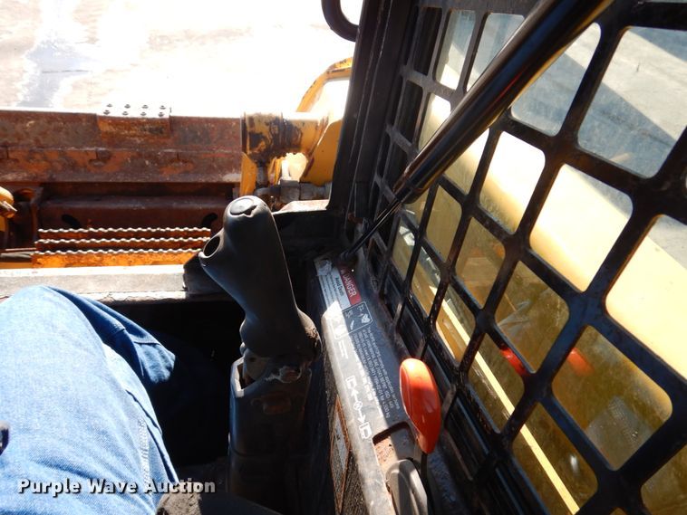 image for item IM9785 2004 John Deere 250 Series II  skid steer loader