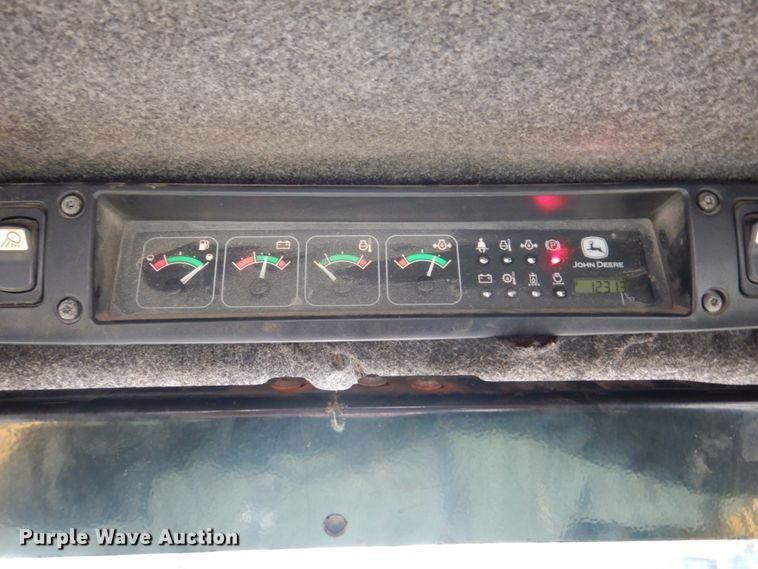 image for item IM9785 2004 John Deere 250 Series II  skid steer loader