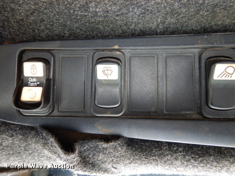 image for item IM9785 2004 John Deere 250 Series II  skid steer loader