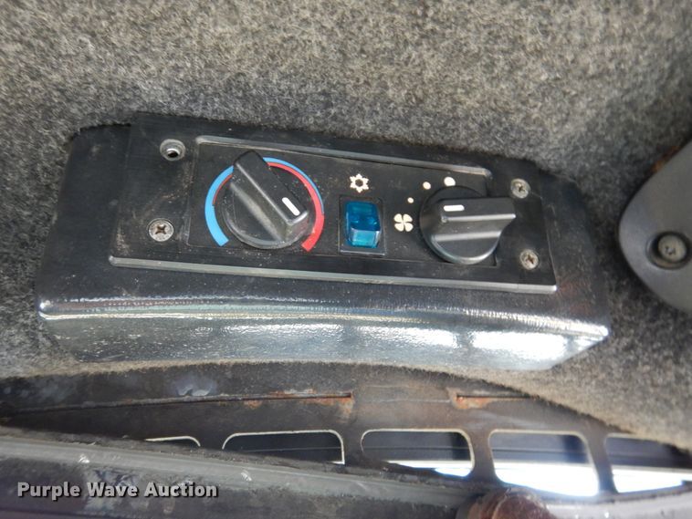 image for item IM9785 2004 John Deere 250 Series II  skid steer loader