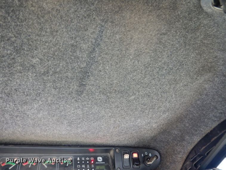 image for item IM9785 2004 John Deere 250 Series II  skid steer loader