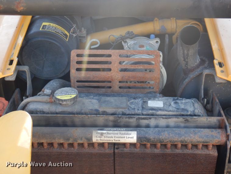 image for item IM9785 2004 John Deere 250 Series II  skid steer loader