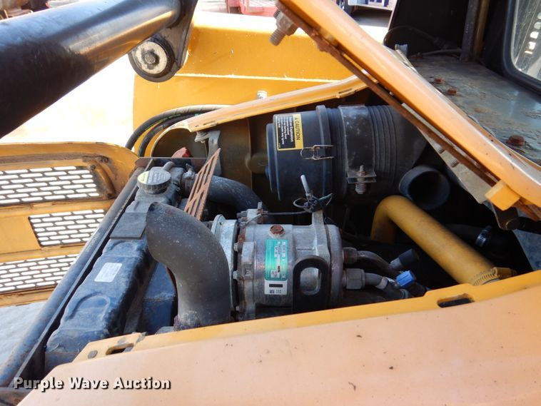 image for item IM9785 2004 John Deere 250 Series II  skid steer loader