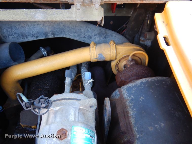 image for item IM9785 2004 John Deere 250 Series II  skid steer loader