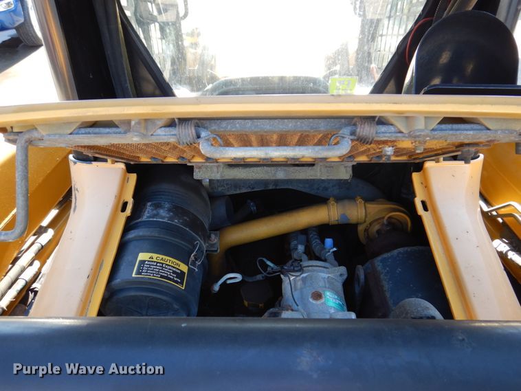 image for item IM9785 2004 John Deere 250 Series II  skid steer loader