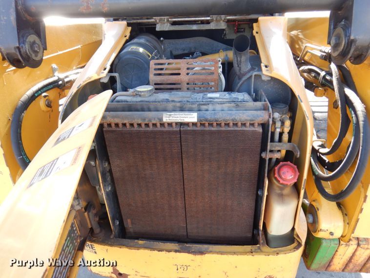 image for item IM9785 2004 John Deere 250 Series II  skid steer loader