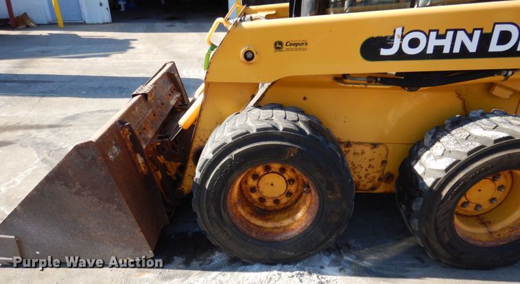 image for item IM9785 2004 John Deere 250 Series II  skid steer loader