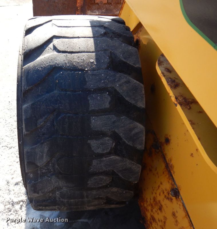 image for item IM9785 2004 John Deere 250 Series II  skid steer loader