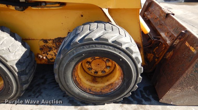 image for item IM9785 2004 John Deere 250 Series II  skid steer loader