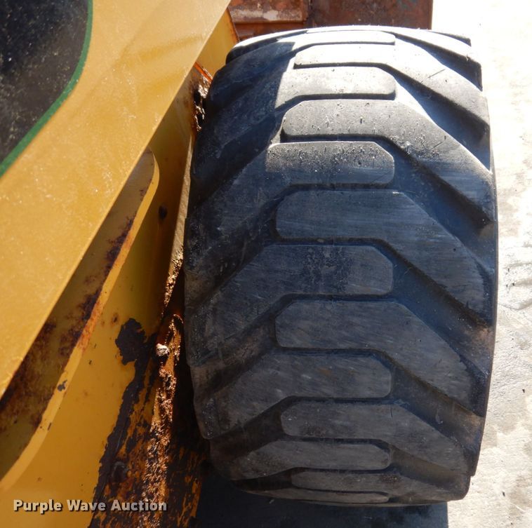 image for item IM9785 2004 John Deere 250 Series II  skid steer loader