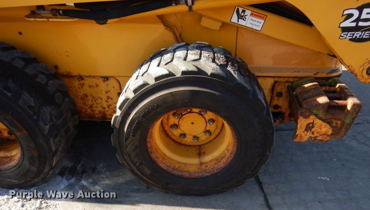 image for item IM9785 2004 John Deere 250 Series II  skid steer loader
