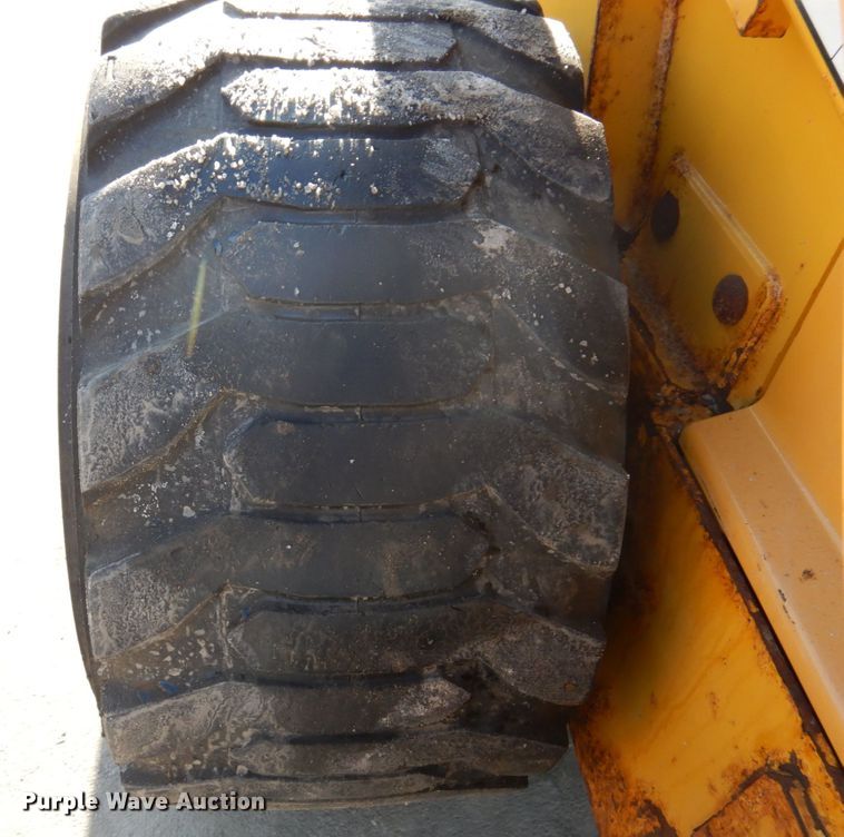 image for item IM9785 2004 John Deere 250 Series II  skid steer loader