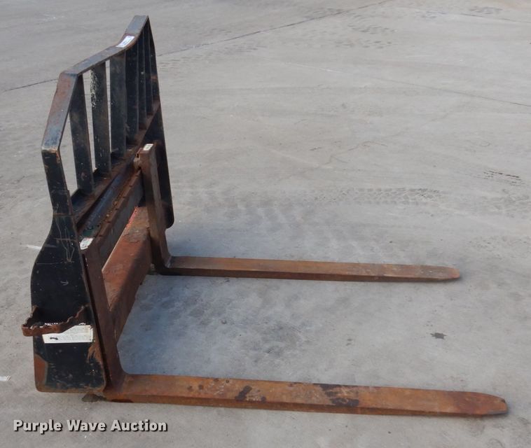 image for item IM9788 John Deere Worksite Pro 48" L skid steer forks