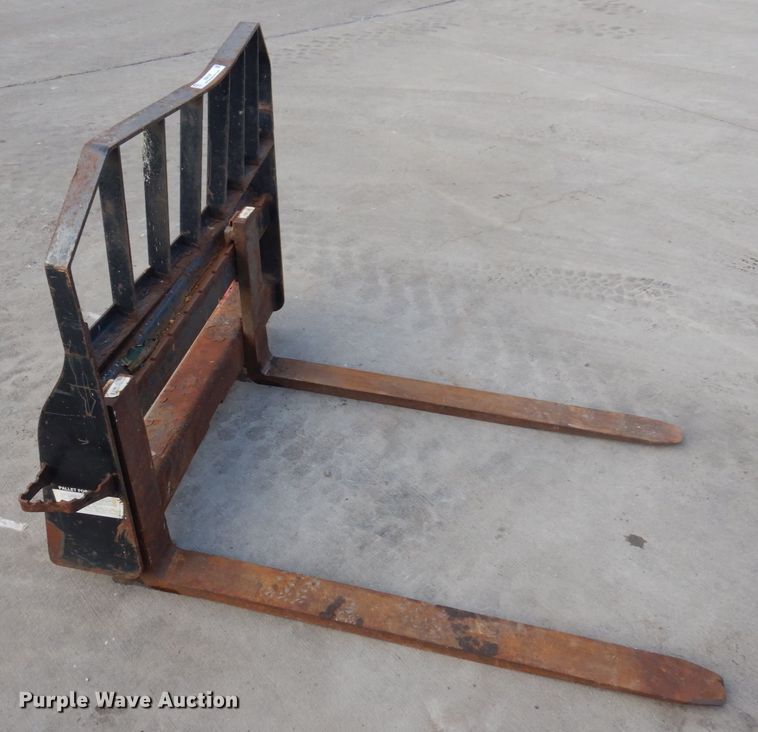 image for item IM9788 John Deere Worksite Pro 48" L skid steer forks