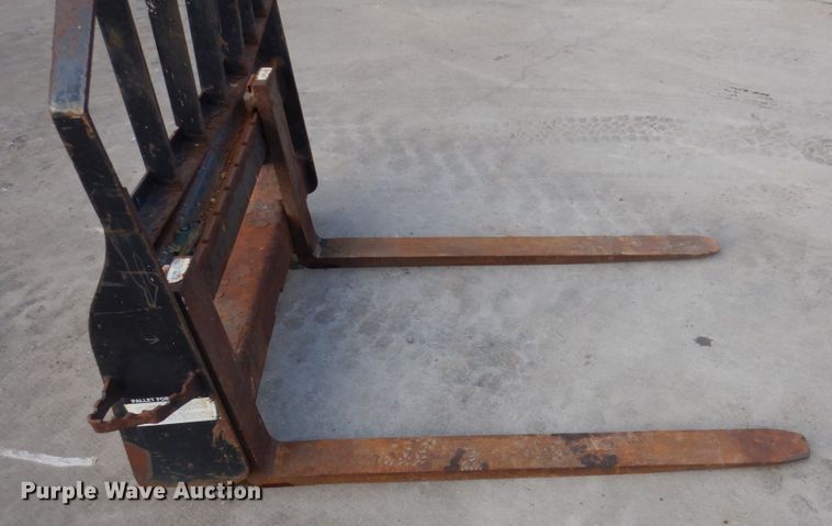 image for item IM9788 John Deere Worksite Pro 48" L skid steer forks