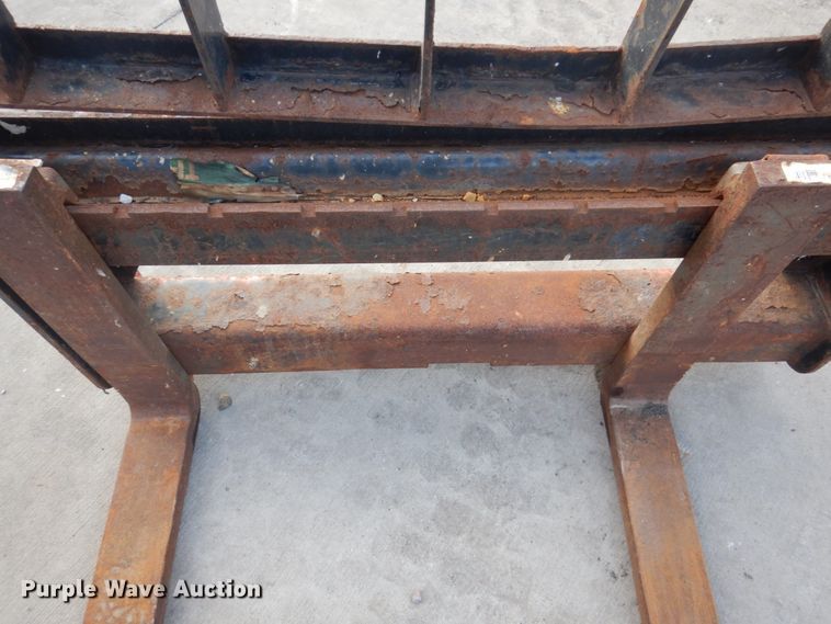 image for item IM9788 John Deere Worksite Pro 48" L skid steer forks