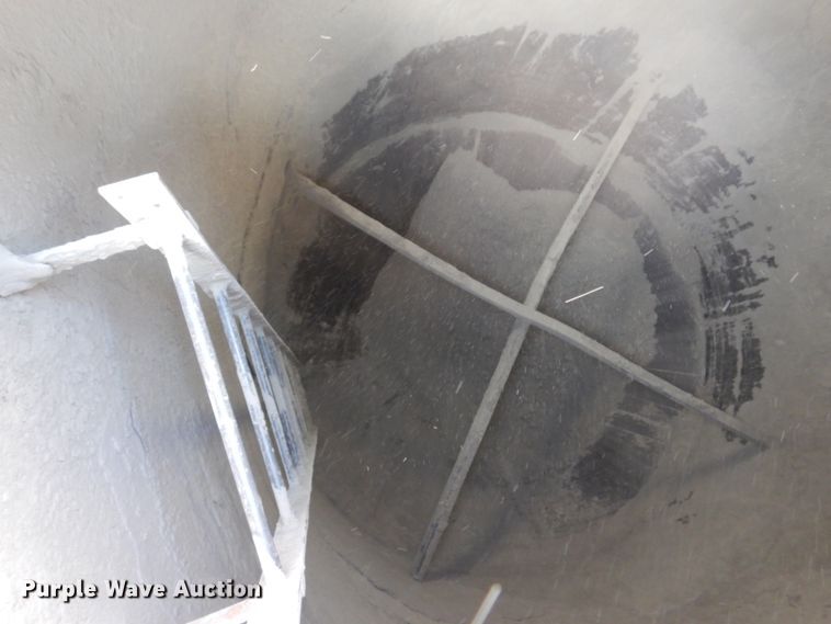 image for item IM9794 Cement powder silo