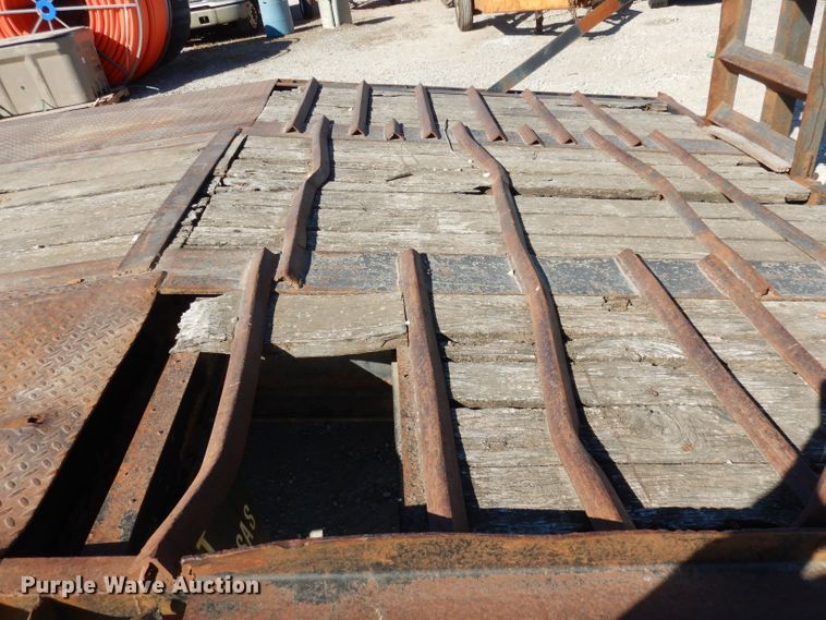 image for item JE9620 2000 Neville  drop deck equipment trailer