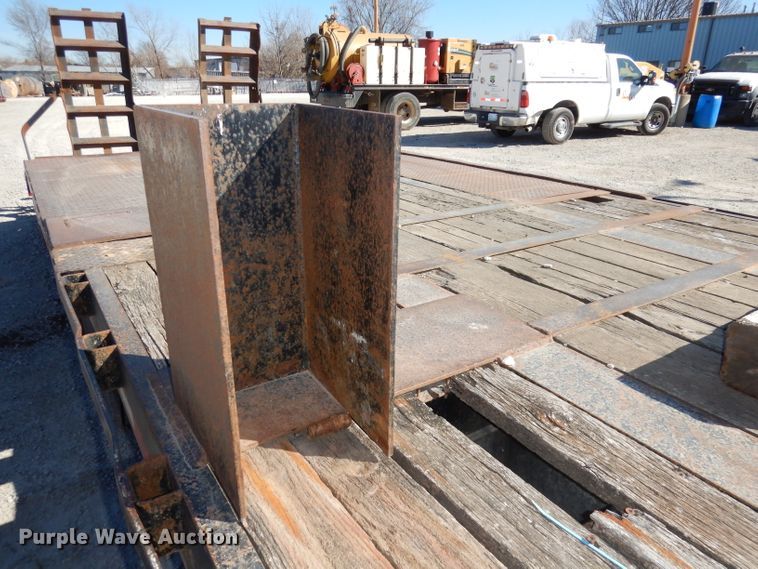 image for item JE9620 2000 Neville  drop deck equipment trailer