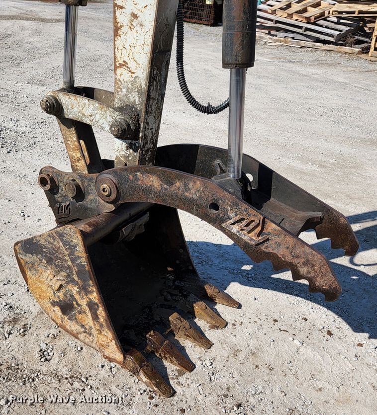 image for item JG9198 2013 Takeuchi TB138FR  mini excavator