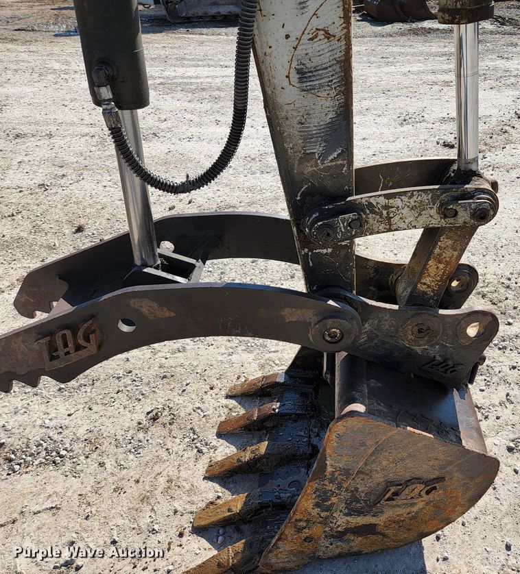 image for item JG9198 2013 Takeuchi TB138FR  mini excavator