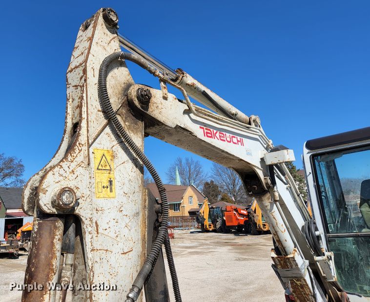 image for item JG9198 2013 Takeuchi TB138FR  mini excavator