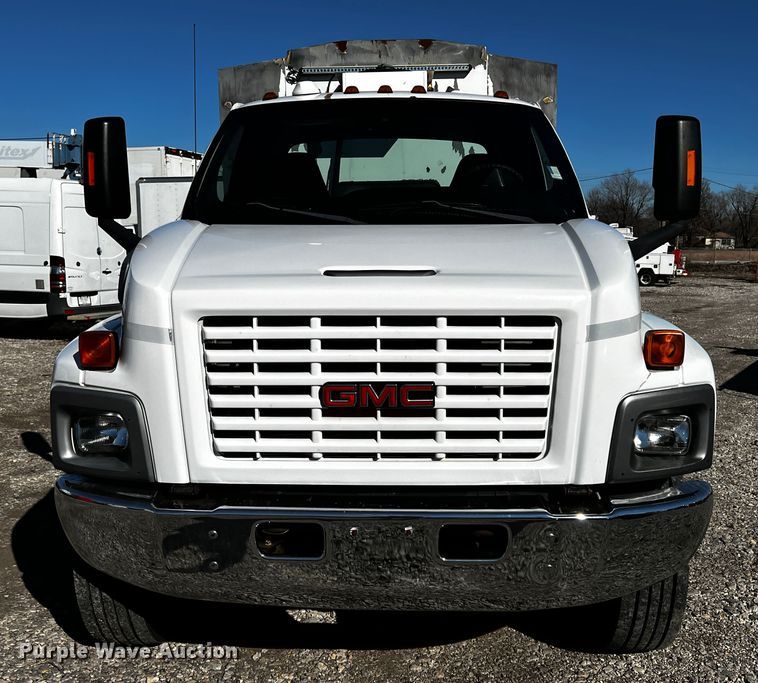 image for item JH9410 2007 GMC C7500  utility / service truck