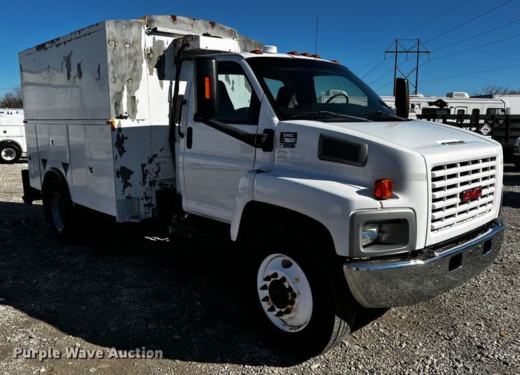 image for item JH9410 2007 GMC C7500  utility / service truck