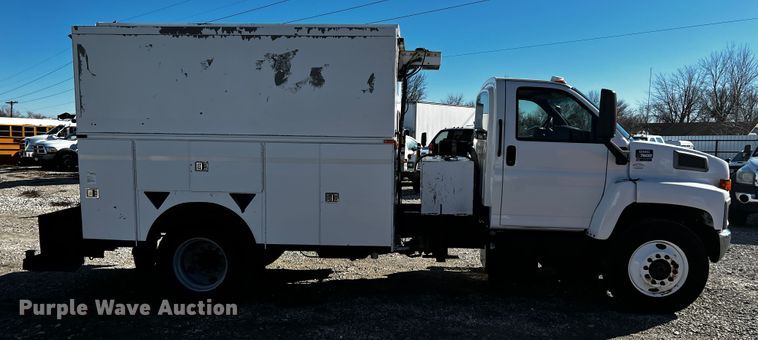 image for item JH9410 2007 GMC C7500  utility / service truck