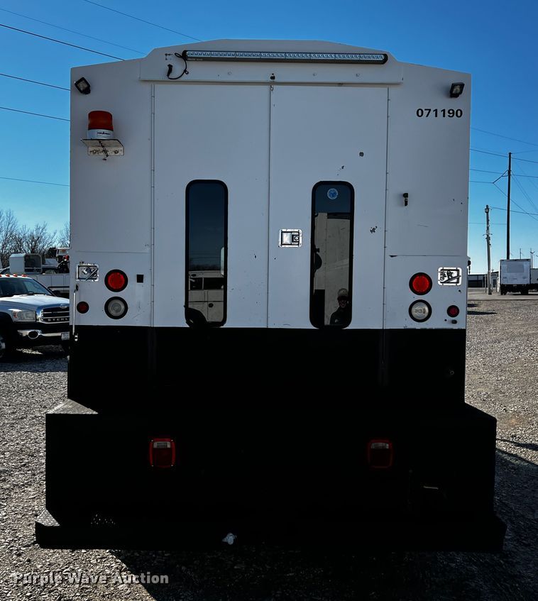 image for item JH9410 2007 GMC C7500  utility / service truck