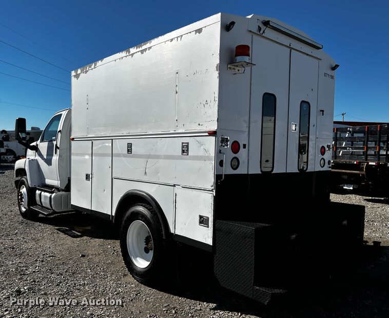 image for item JH9410 2007 GMC C7500  utility / service truck
