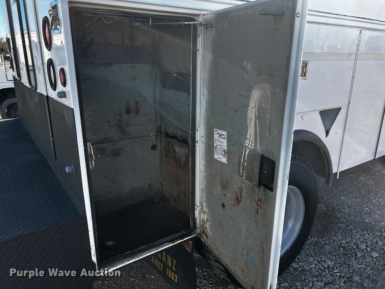 image for item JH9410 2007 GMC C7500  utility / service truck