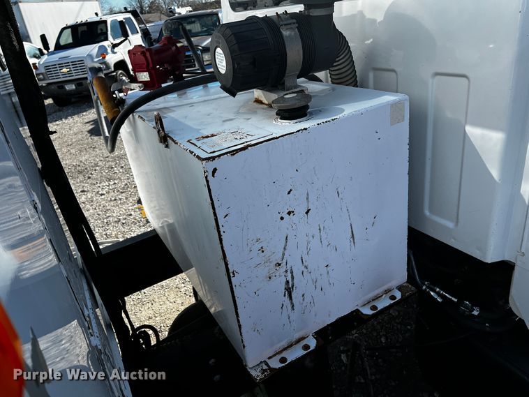 image for item JH9410 2007 GMC C7500  utility / service truck