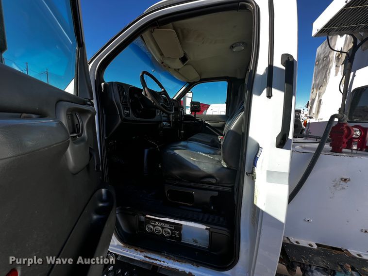 image for item JH9410 2007 GMC C7500  utility / service truck