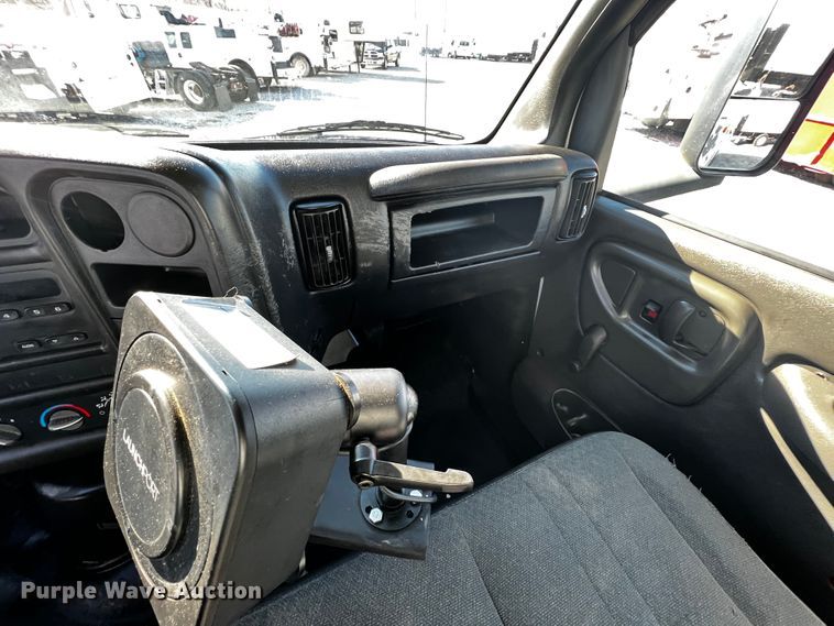 image for item JH9410 2007 GMC C7500  utility / service truck