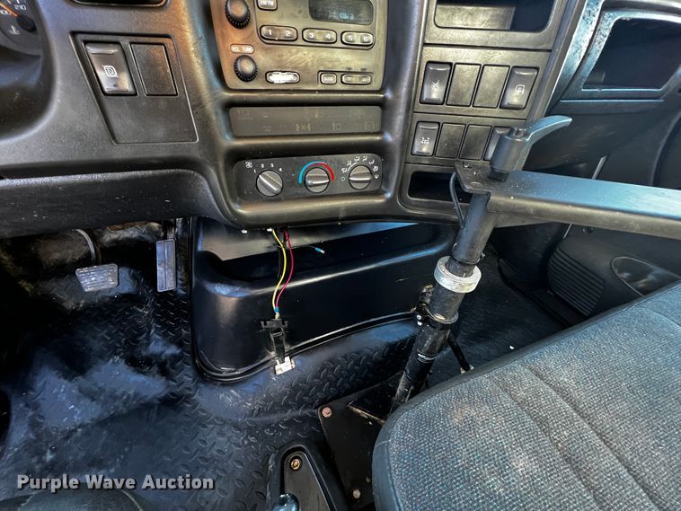 image for item JH9410 2007 GMC C7500  utility / service truck