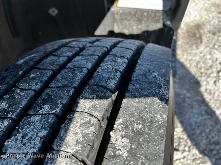 image for item JH9410 2007 GMC C7500  utility / service truck