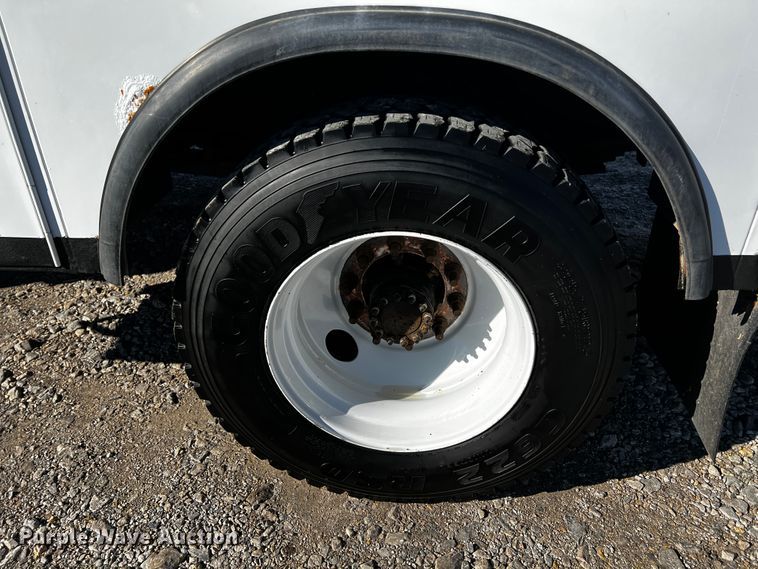 image for item JH9410 2007 GMC C7500  utility / service truck