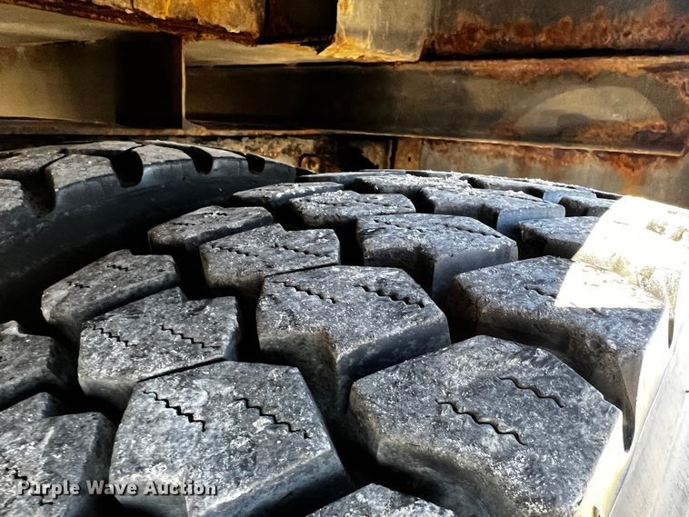 image for item JH9410 2007 GMC C7500  utility / service truck