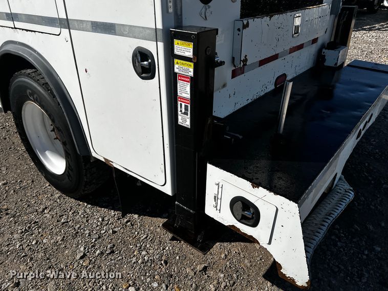 image for item JH9411 2010 International DuraStar 4400  utility / service truck