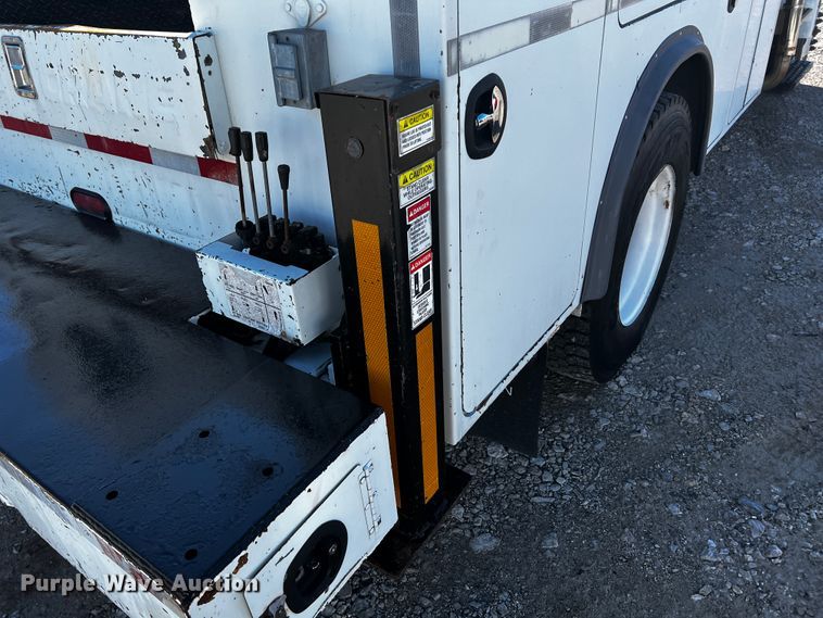 image for item JH9411 2010 International DuraStar 4400  utility / service truck