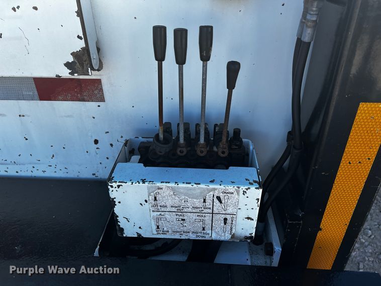 image for item JH9411 2010 International DuraStar 4400  utility / service truck