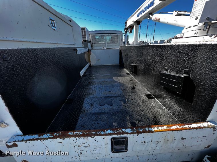 image for item JH9411 2010 International DuraStar 4400  utility / service truck