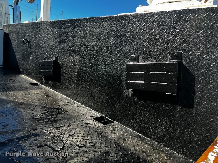 image for item JH9411 2010 International DuraStar 4400  utility / service truck