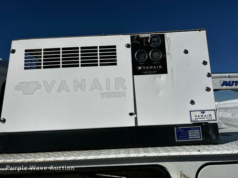 image for item JH9411 2010 International DuraStar 4400  utility / service truck