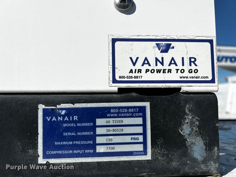 image for item JH9411 2010 International DuraStar 4400  utility / service truck