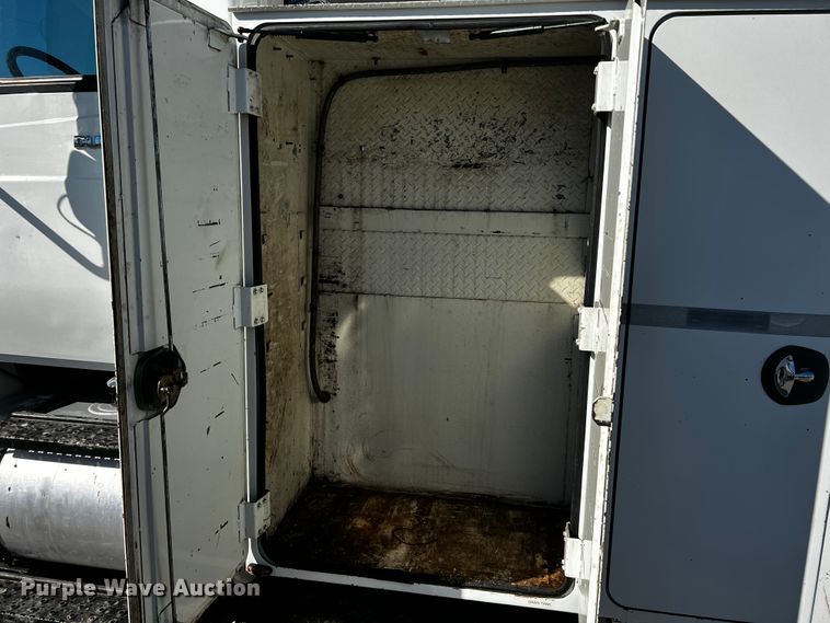 image for item JH9411 2010 International DuraStar 4400  utility / service truck