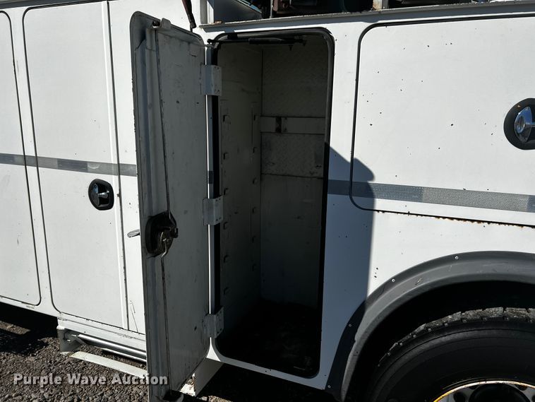 image for item JH9411 2010 International DuraStar 4400  utility / service truck