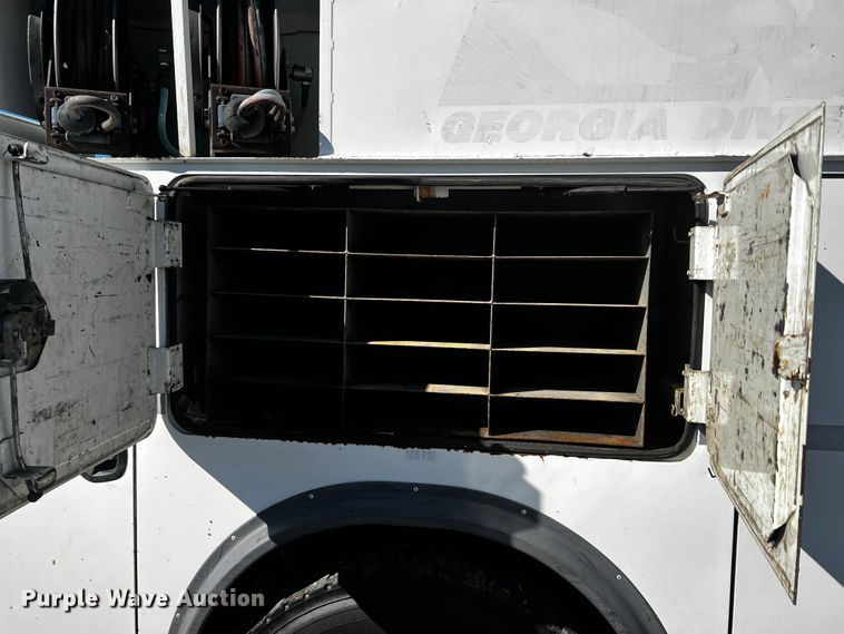 image for item JH9411 2010 International DuraStar 4400  utility / service truck
